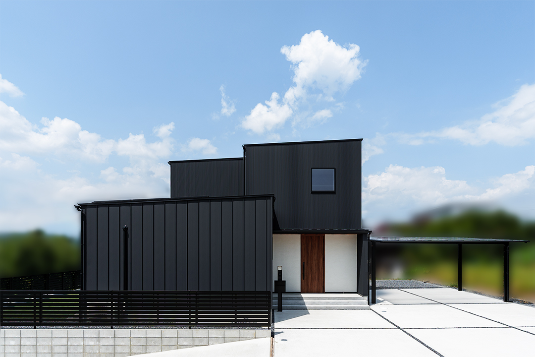 LUXE HOUSE「無垢と勾配天井が魅せる、20.5帖の上質LDK」 画像