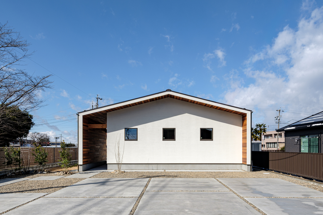 三角屋根のかわいい平屋。家族で使えるヌックのある暮らし。 画像