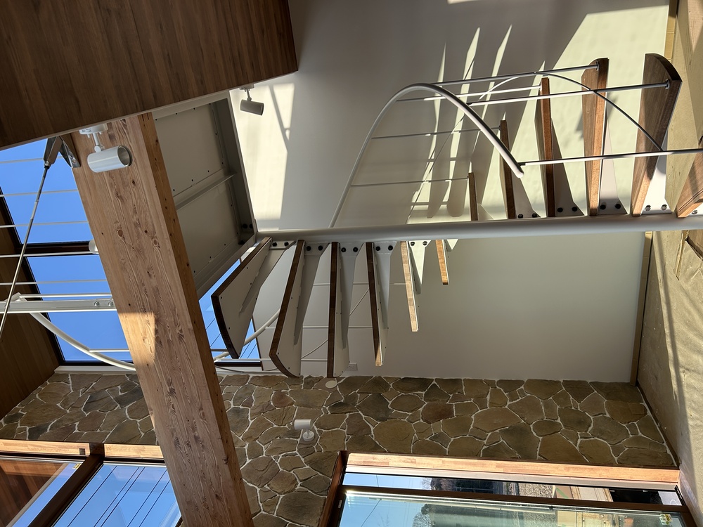 「らせん階段とこだわりキッチンの家」 画像