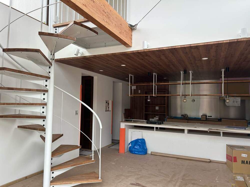 「らせん階段とこだわりキッチンの家」 画像