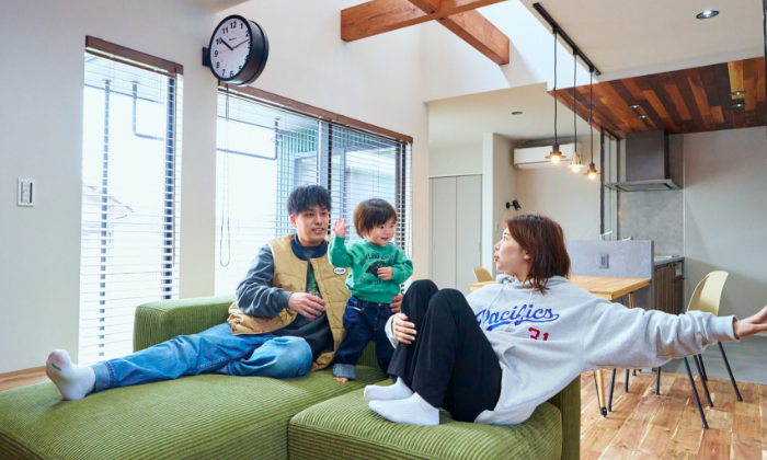 リビング 家族団欒 写真