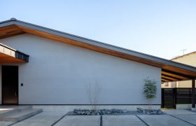 【コラム】「もう2階建てには戻れない」—— 平屋暮らしの魅力とは？ アイキャッチ画像