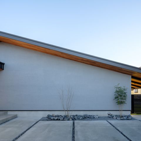 家ZOU流、軒が主役の平屋。