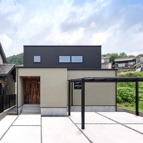 グレージュでまとめたシンプル空間と土間収納