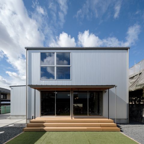 キャンプ好きが本気でつくった！「見せる収納」が主役の家