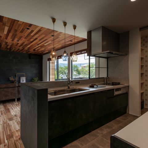 ホール階段やブラックな書斎など「これがやりたかった」がいっぱい