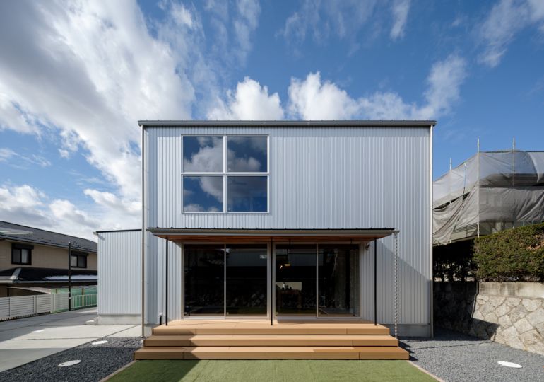 キャンプ好きが本気でつくった！「見せる収納」が主役の家 アイキャッチ画像