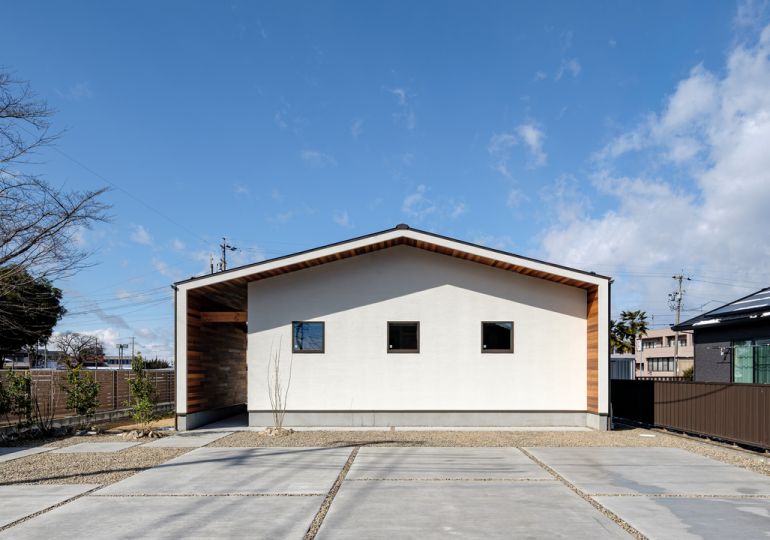 三角屋根のかわいい平屋。家族で使えるヌックのある暮らし。 アイキャッチ画像